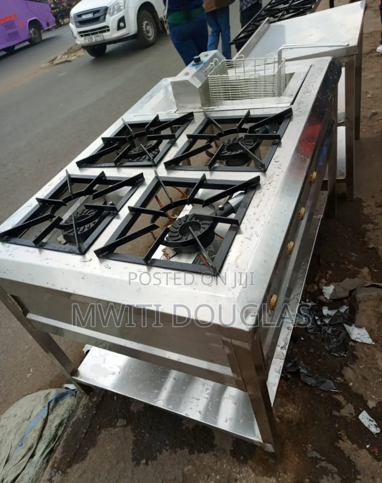 Modest Smart Four Burner Combined With a Friyer
