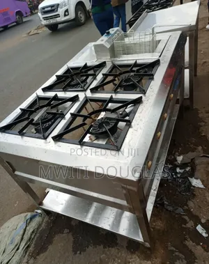 Modest Smart Four Burner Combined With a Friyer