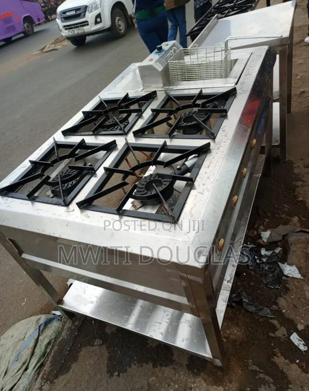 Modest Smart Four Burner Combined With a Friyer - main view