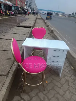 Manicure Set, White Table and 2 Love Seats, Pink 
