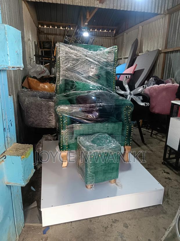 Pedicure Seat and a Puff Green, Plus Pallet - main view