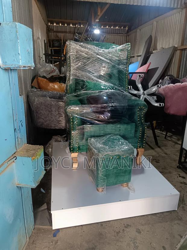 Pedicure Seat and a Puff Green, Plus Pallet - thumbnail 3