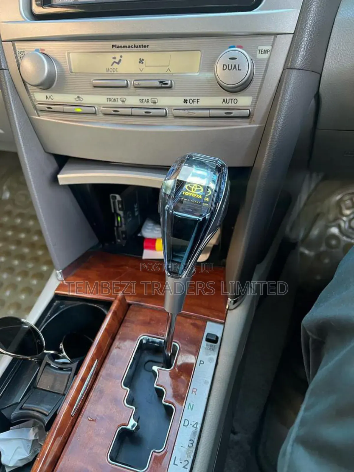 Universal Gear Shift Knob With Changing Colours