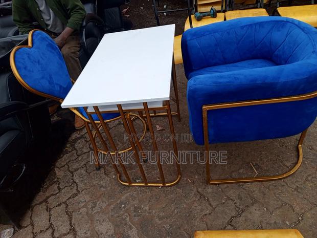 Manicure Table and Chairs - main view