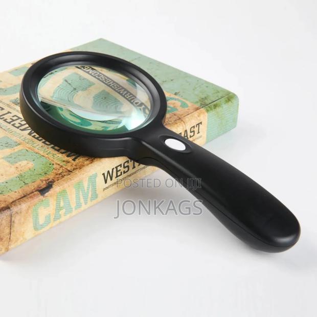 90mm Hand-held Magnifying Glass With 12 LED Lights - thumbnail 3