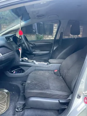 Honda Fit Shuttle 1.5 Hybrid 2WD 2017 Silver