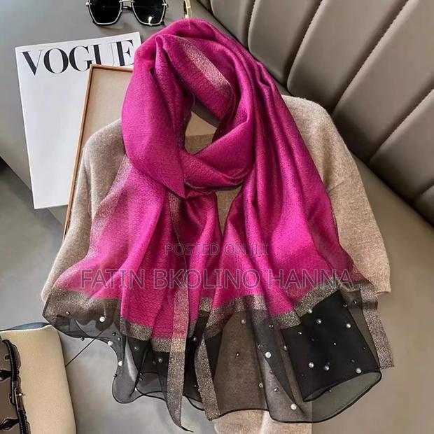 Pretty Scarf With Pearls - thumbnail 2