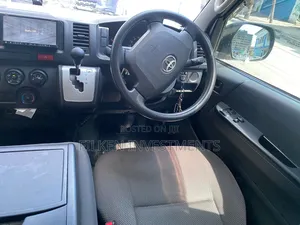 Toyota HiAce 2016 White