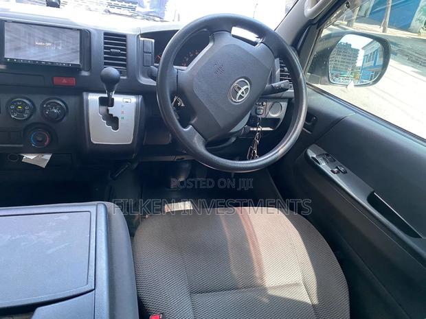 Toyota HiAce 2016 White - thumbnail 5