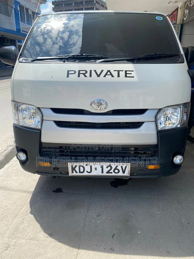 Toyota HiAce 2016 White - thumbnail 8