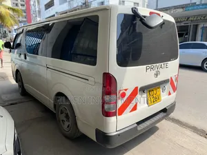 Toyota HiAce 2016 White