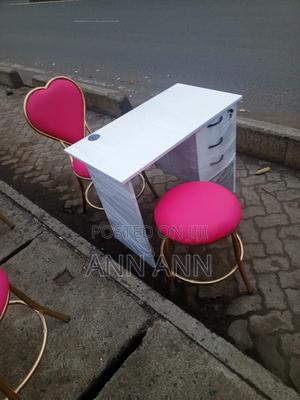Manicure Table and 2 Chairs Chair - main view