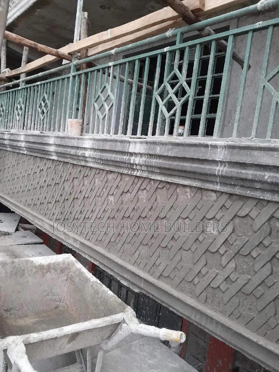 MOULDINGS FUNDI ( Great Job)