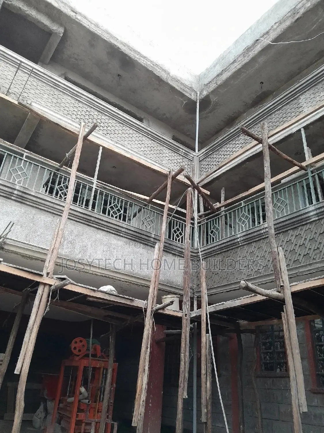 MOULDINGS FUNDI ( Great Job)
