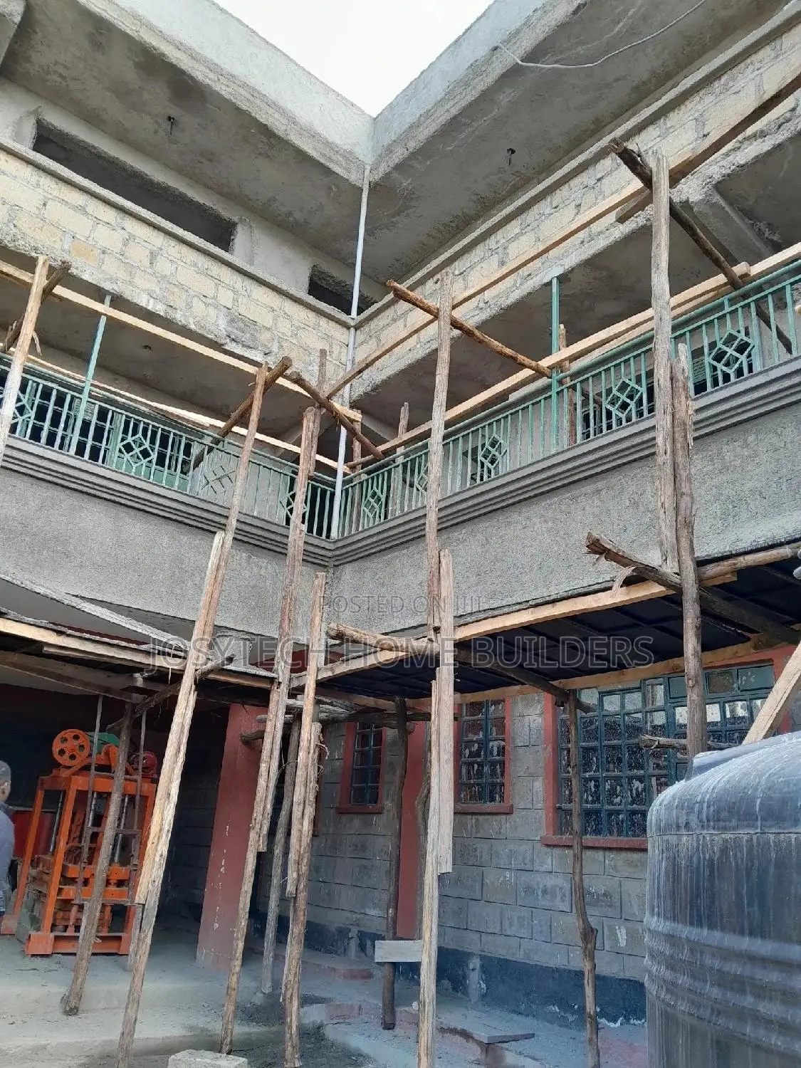 MOULDINGS FUNDI ( Great Job)