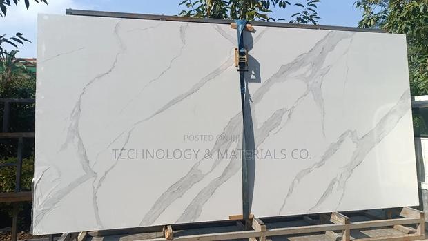 Island Calacatta Kitchentop