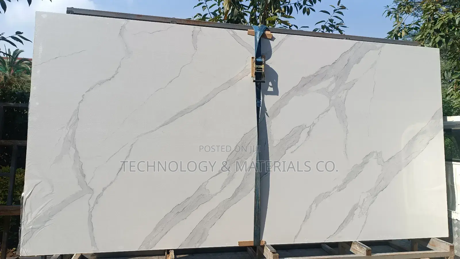 Island Calacatta Kitchentop