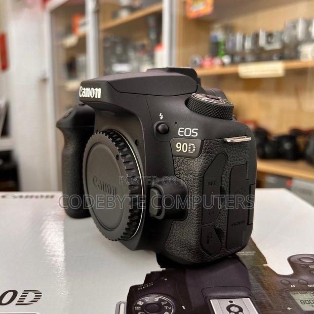 CANON EOS 90D DSLR With 18-135mm Lens - thumbnail 3