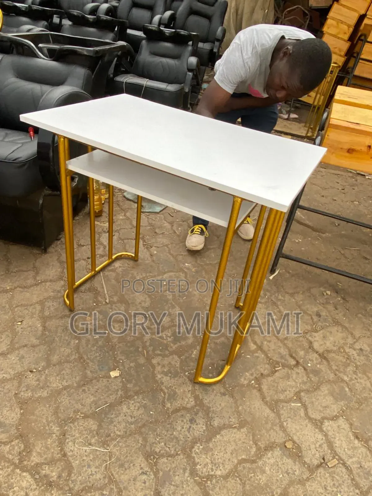 Manicure Styling Table
