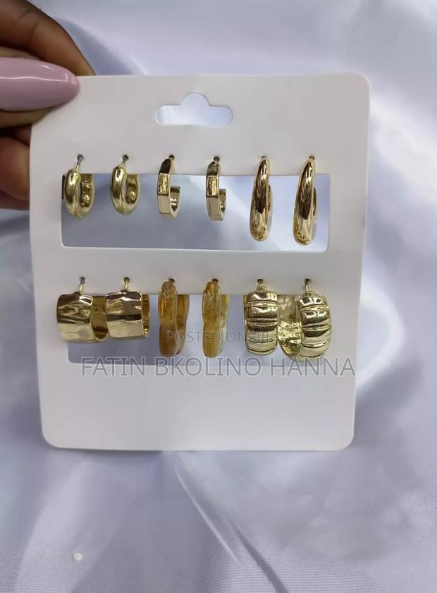 Pretty Loops Earrings - main view