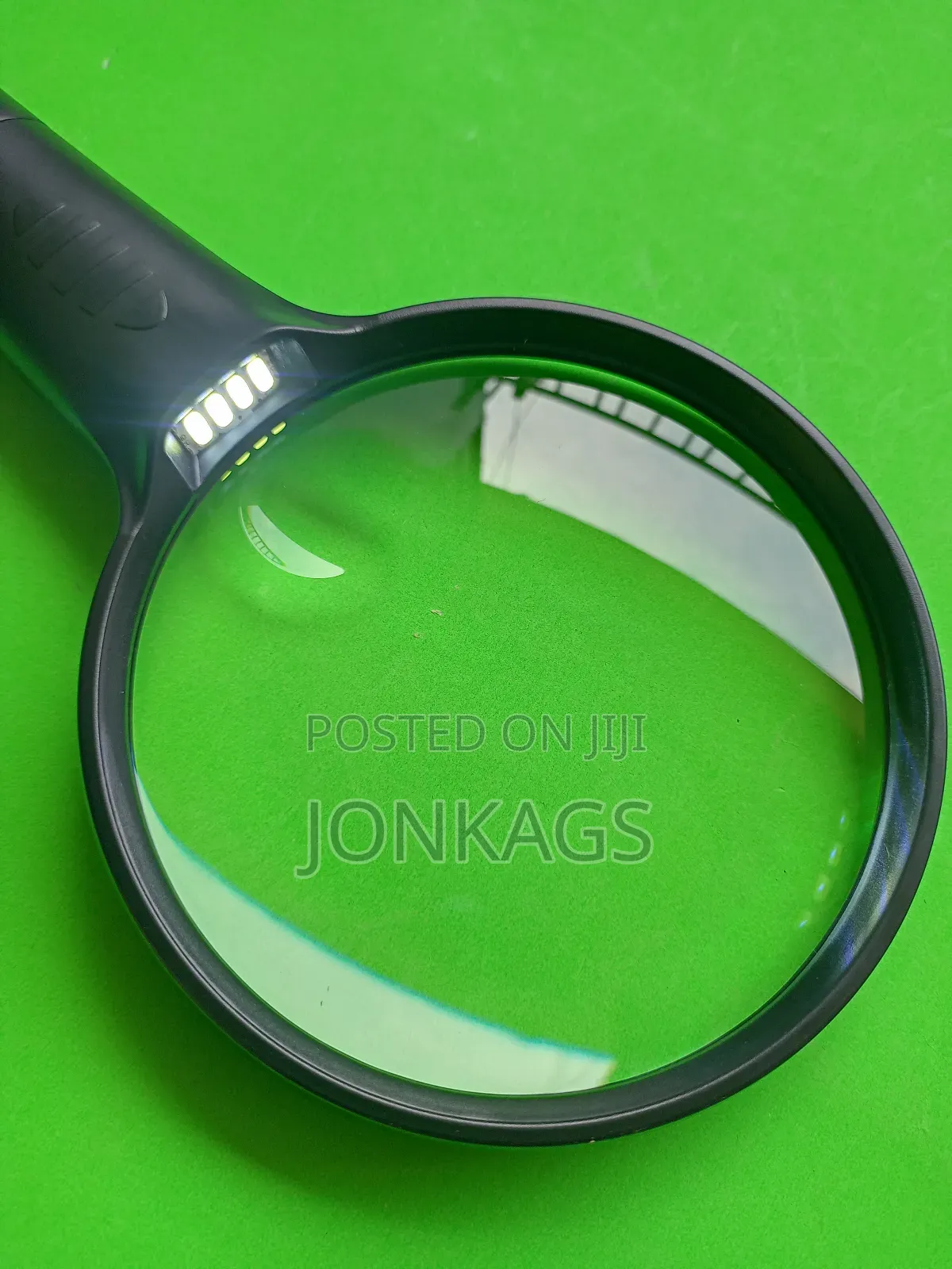 4 LED Illuminated Magnifying Glass