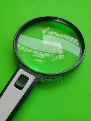 4 LED Illuminated Magnifying Glass