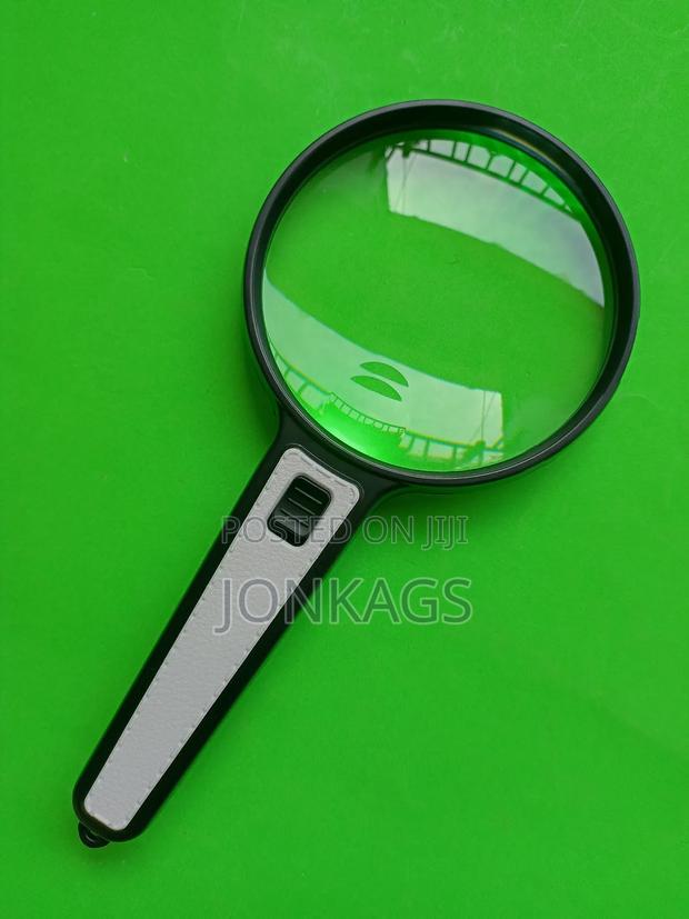 4 LED Illuminated Magnifying Glass - thumbnail 5