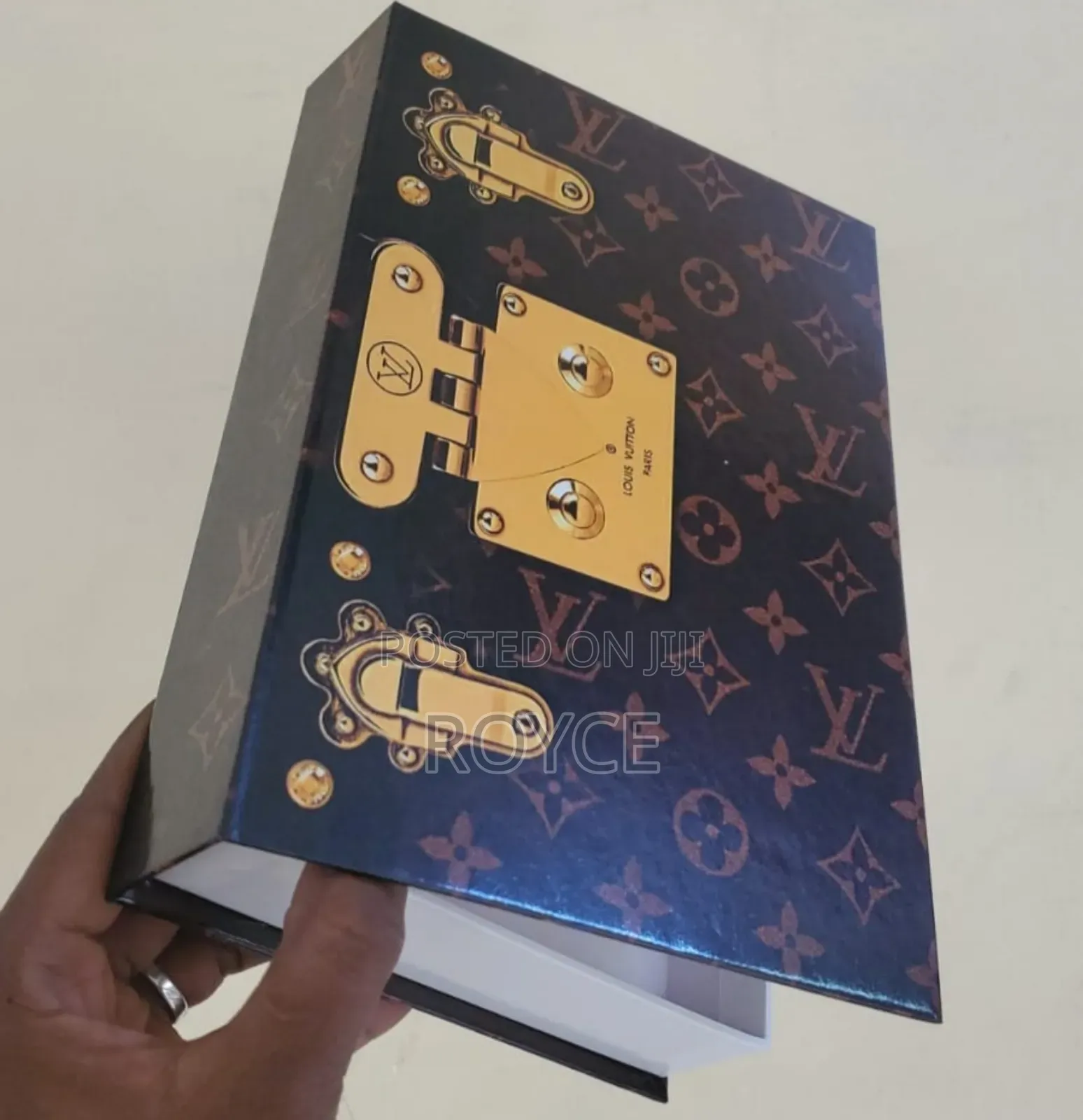 Hard Gloss Opening Decor Book