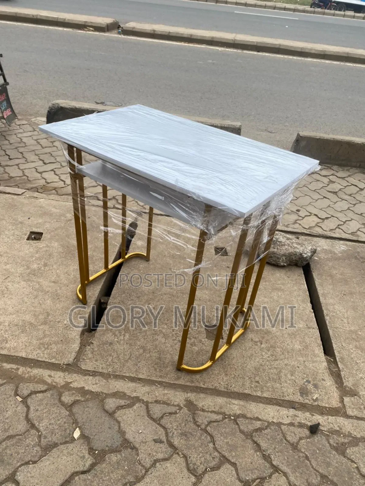 Manicure Table