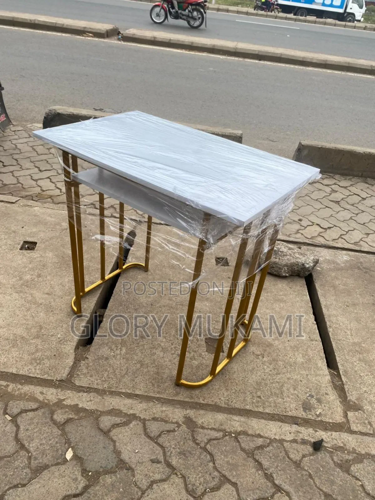 Manicure Table