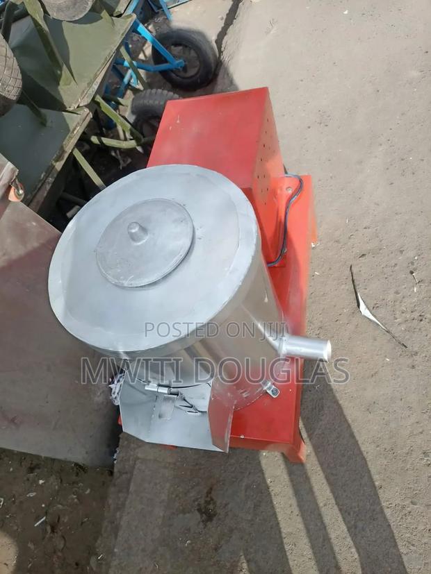Modest Potatoes Peeler Machine - main view