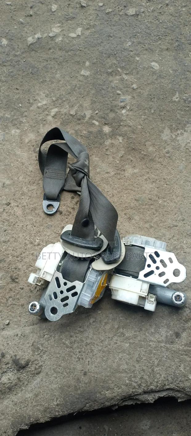 Toyota Harrier Seat Belts - thumbnail 3