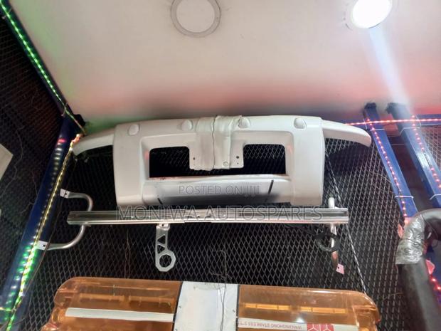 Overriding Bumpers Toyota Hilux - main view