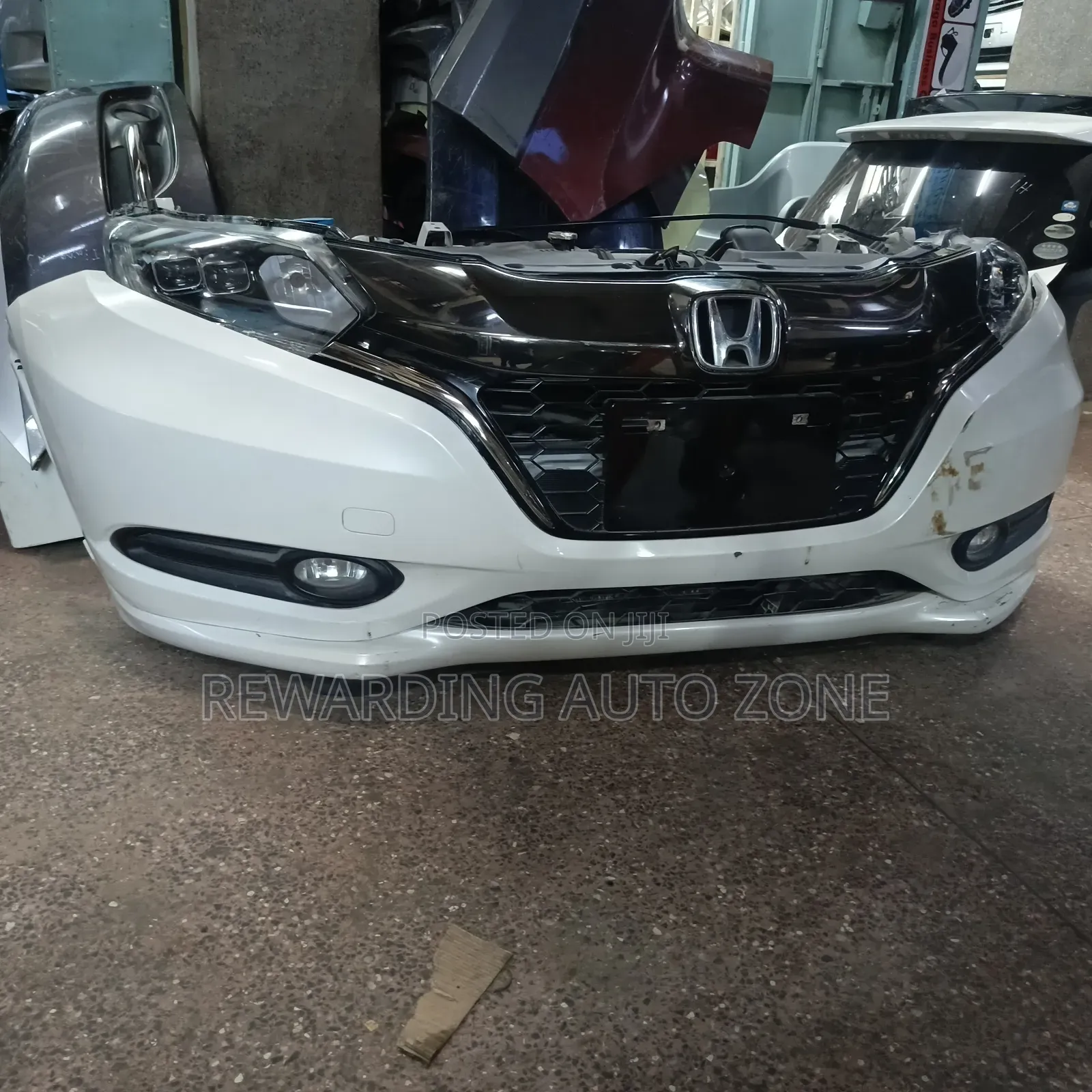 Honda Vezel Nosecut.