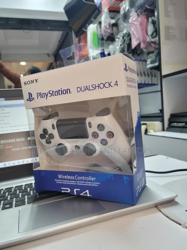 Ps4 Controller Brand New White - thumbnail 2