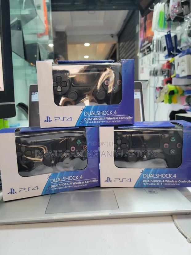 Sony PS4 Controller - thumbnail 2