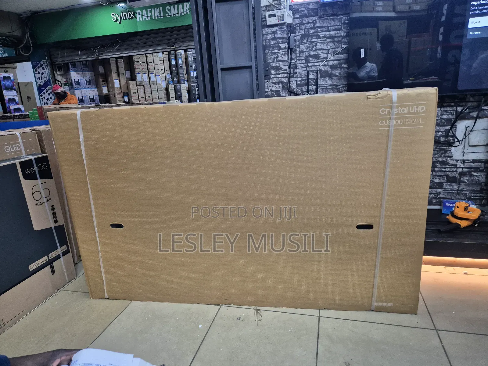 SAMSUNG 85-Inch Class Crystal UHD CU8000 Series
