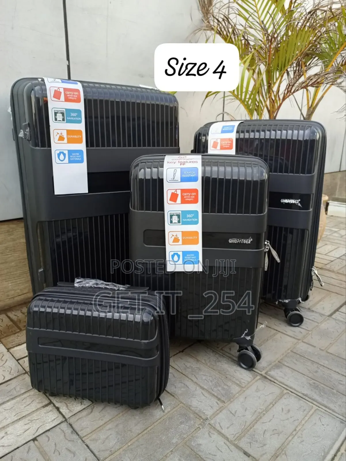 *4 in 1 Luxurious Unbreakable Suitcase*
Zipper Closure