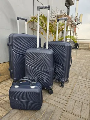 *4 in 1 Luxurious Unbreakable Suitcase*
Zipper Closure
