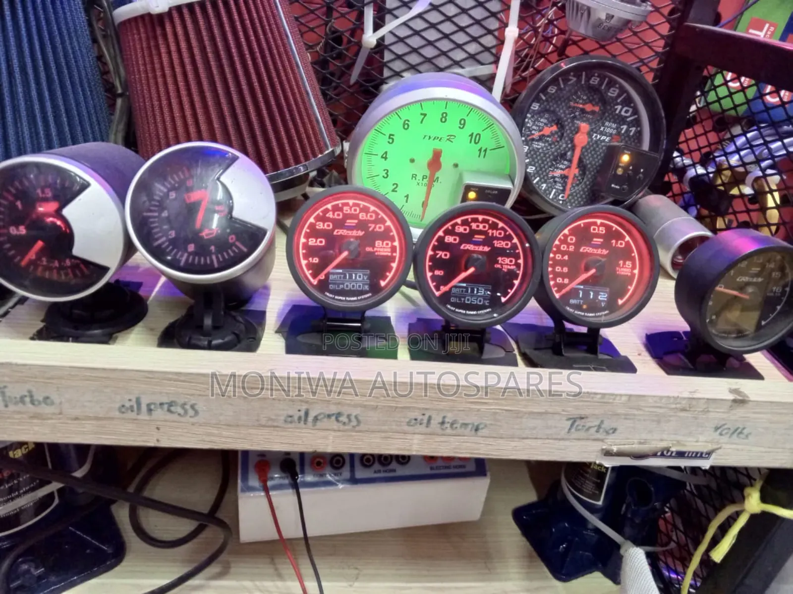 Universal Greedy Gauge/Water Temperature Gauge
