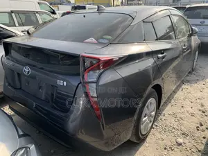 Toyota Prius Two Eco 2017 Gray