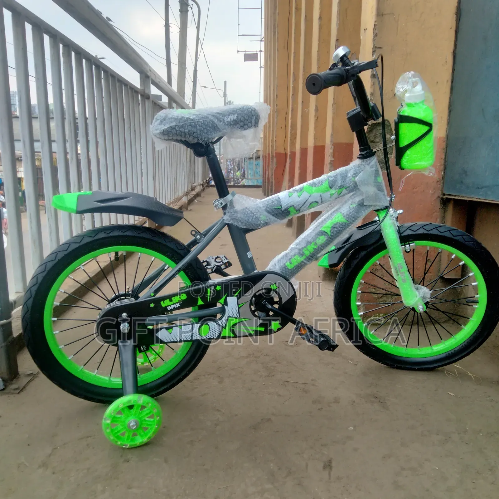 Size 16" Kids Bikes Green in Color