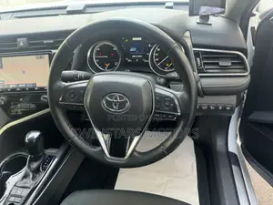 Toyota Camry 2018 White