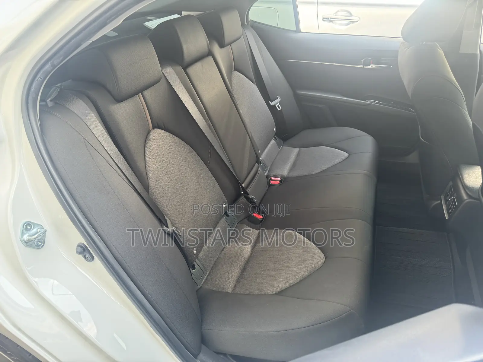Toyota Camry 2018 White