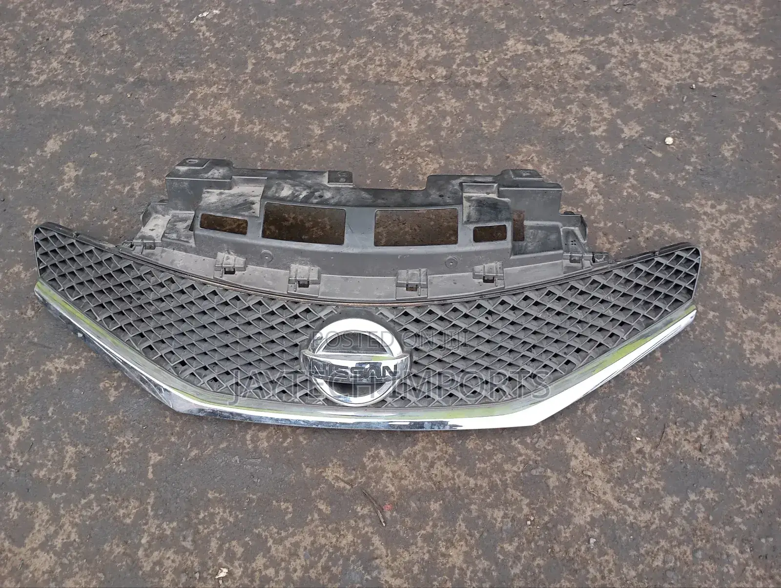 Nissan Note Grill
