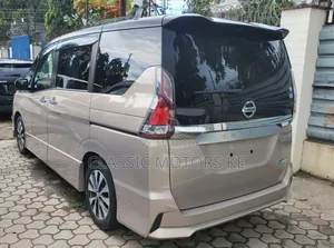 Nissan Serena 2018 Gold