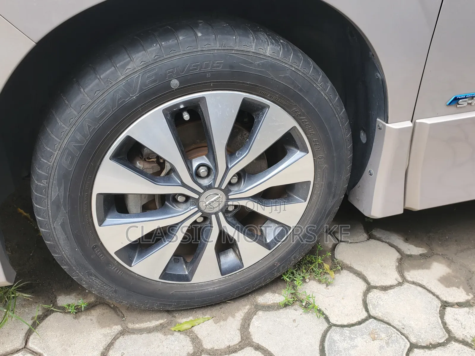 Nissan Serena 2018 Gold