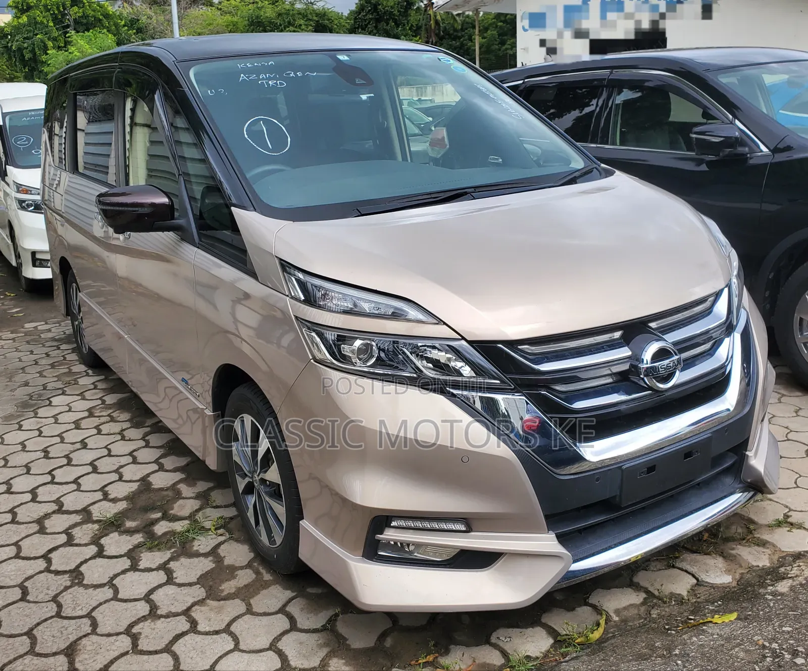 Nissan Serena 2018 Gold