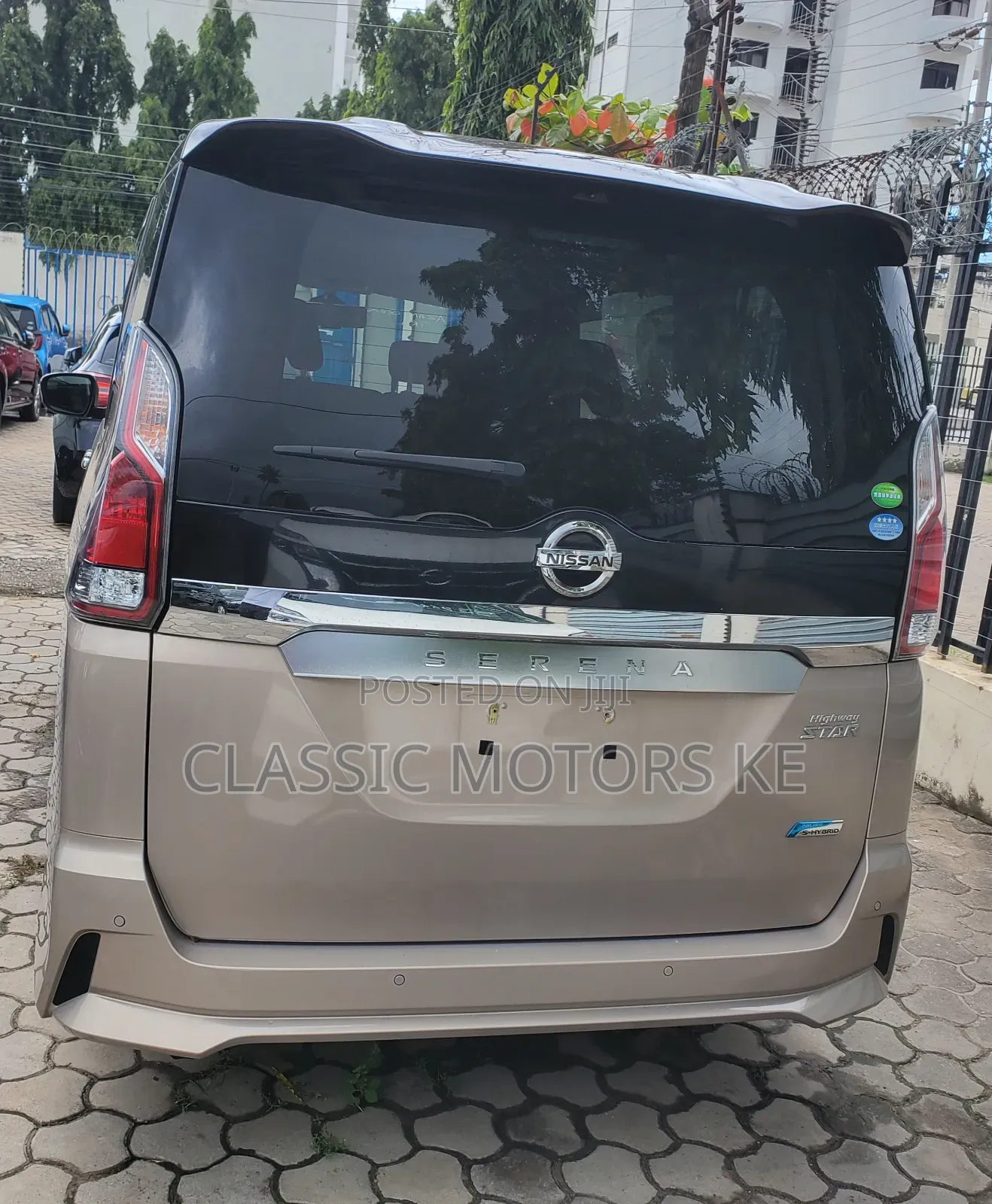 Nissan Serena 2018 Gold