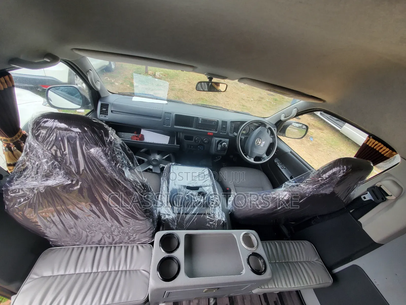 Toyota HiAce 2018 White